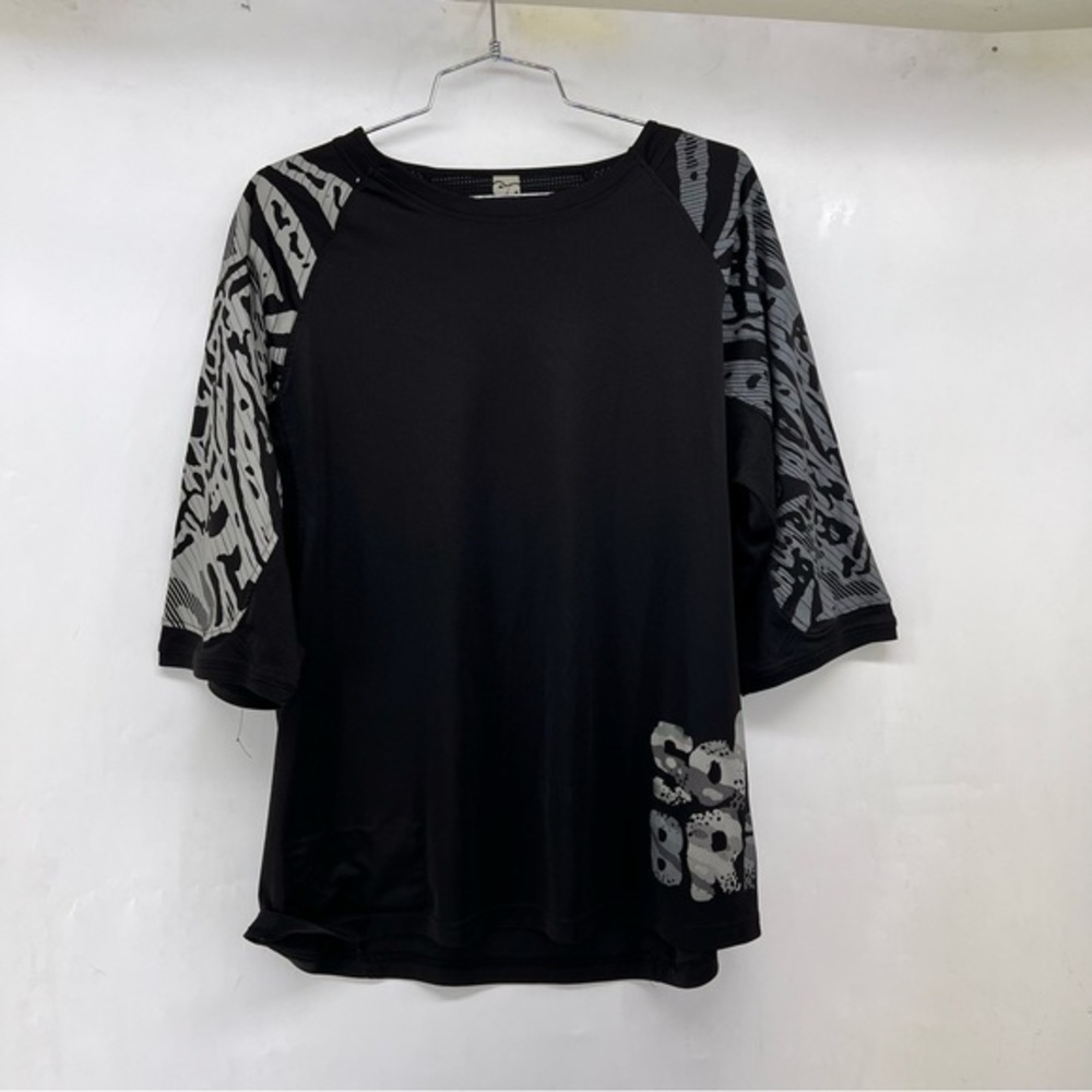 5/$25 Sombrio medium grey and black shirt b32